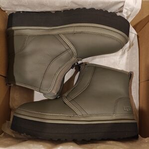 Warm UGGS Neumel Platform Zip, Size 11, Olive Green